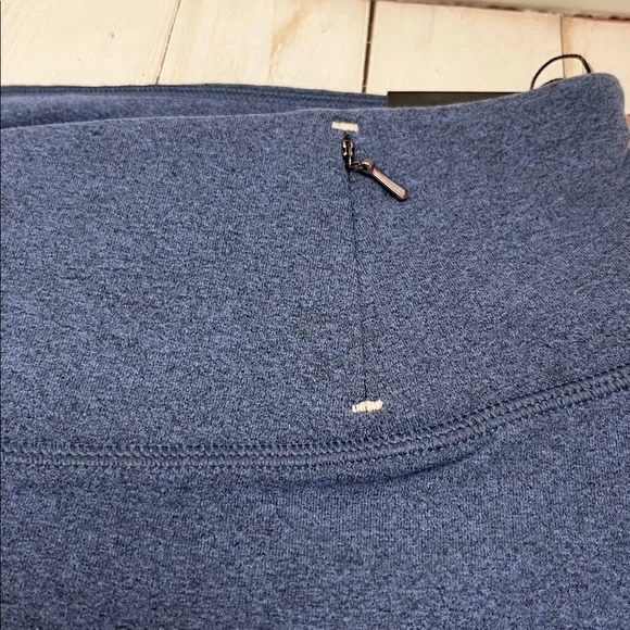 Calia Blue Leggings. Body freeze fabric. Front zip waist pocket.NWT. Size medium - Picture 4 of 7